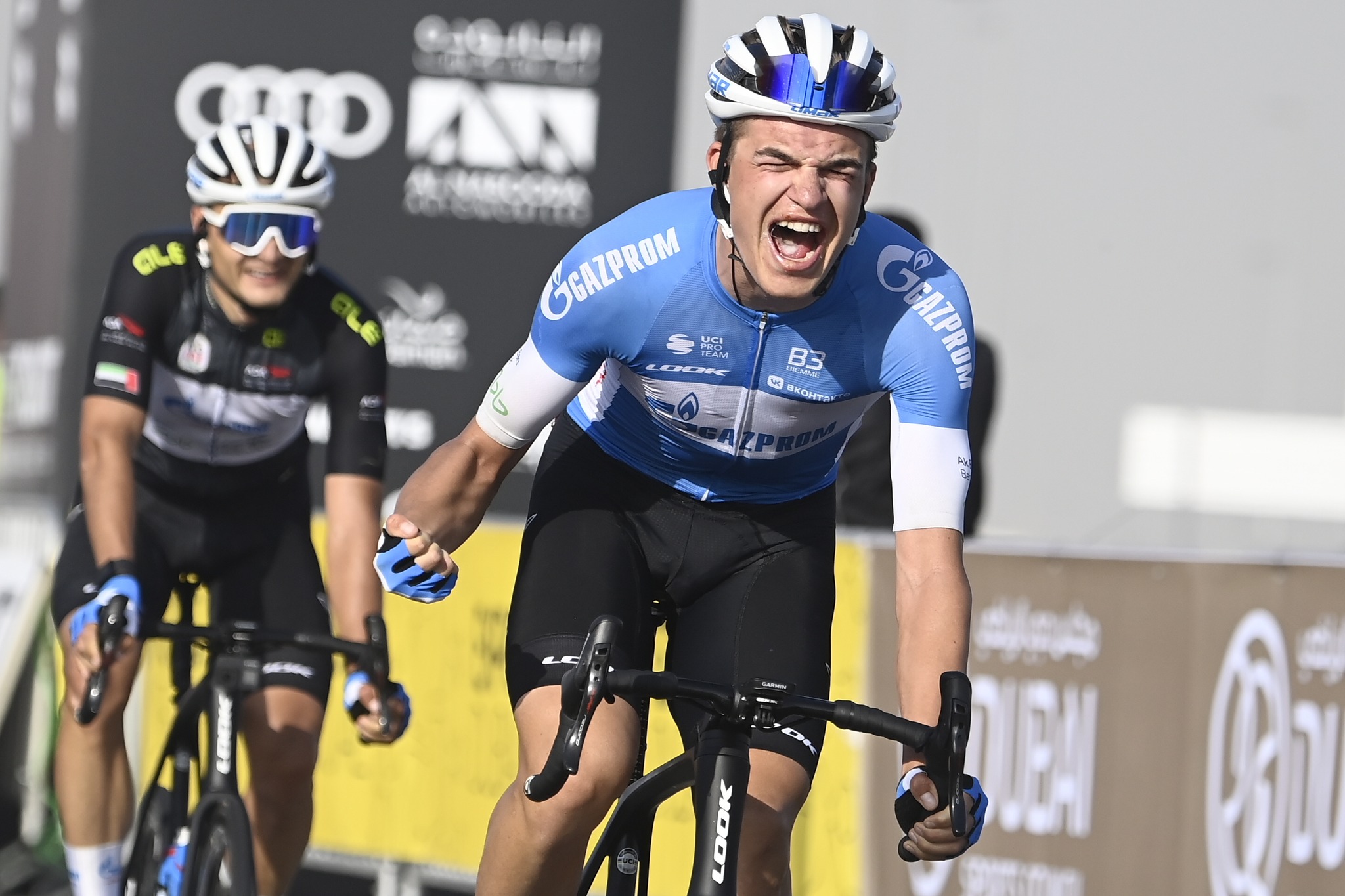 Mathias Vacek vince la sesta tappa dell'UAE Tour 2022 (foto LaPresse)
