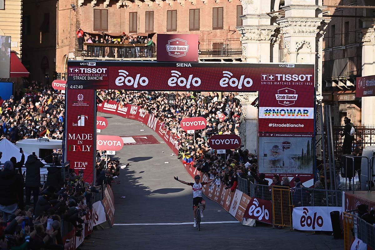 Tadej Pogacar vince la Strade Bianche 2022 (foto La Presse)
