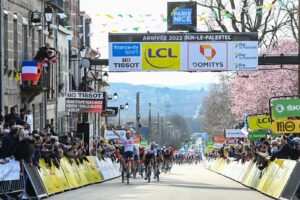 Mads Pedersen vince la terza tappa della Parigi-Nizza 2022 (foto ASO / Alex Broadway)