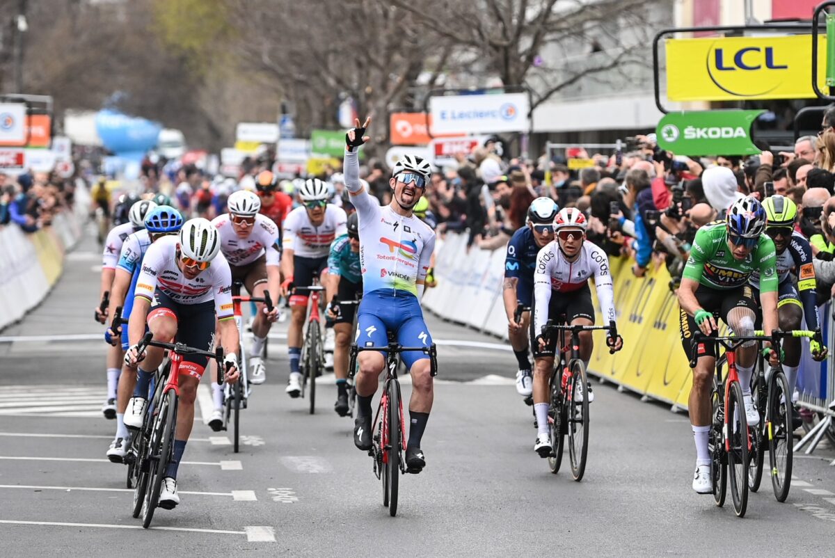 Mathieu Burgaudeau vince la sesta tappa della Parigi-Nizza 2022 (foto ASO / Alex Broadway)