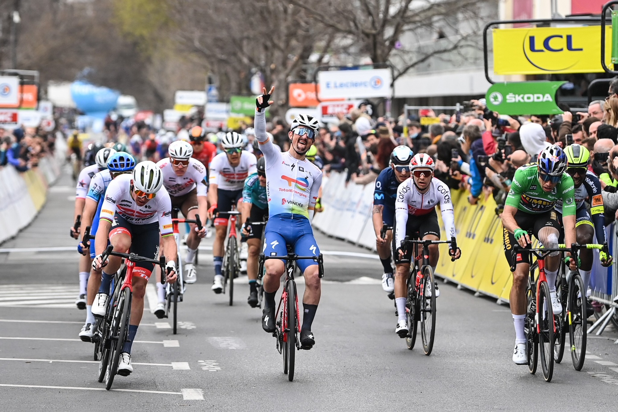 Mathieu Burgaudeau vince la sesta tappa della Parigi-Nizza 2022 (foto ASO / Alex Broadway)
