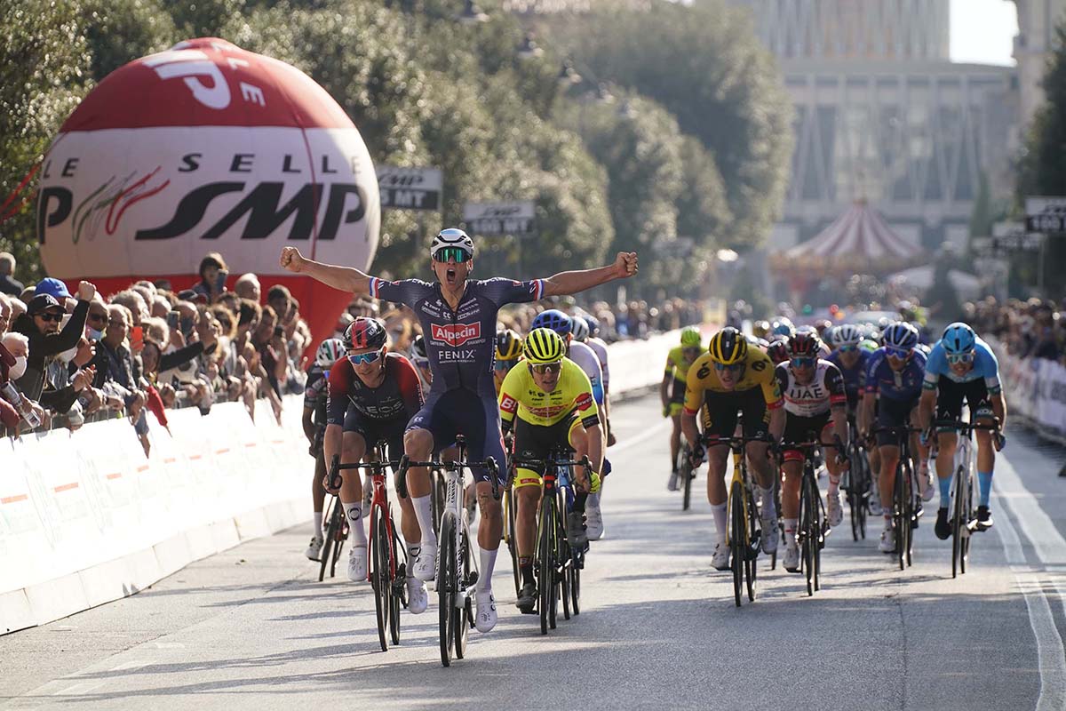 Matieu Van der Poel vince la quarta tappa della Settimana Internazionale Coppi e Bartali 2022 (foto SprintCyclingAgency)
