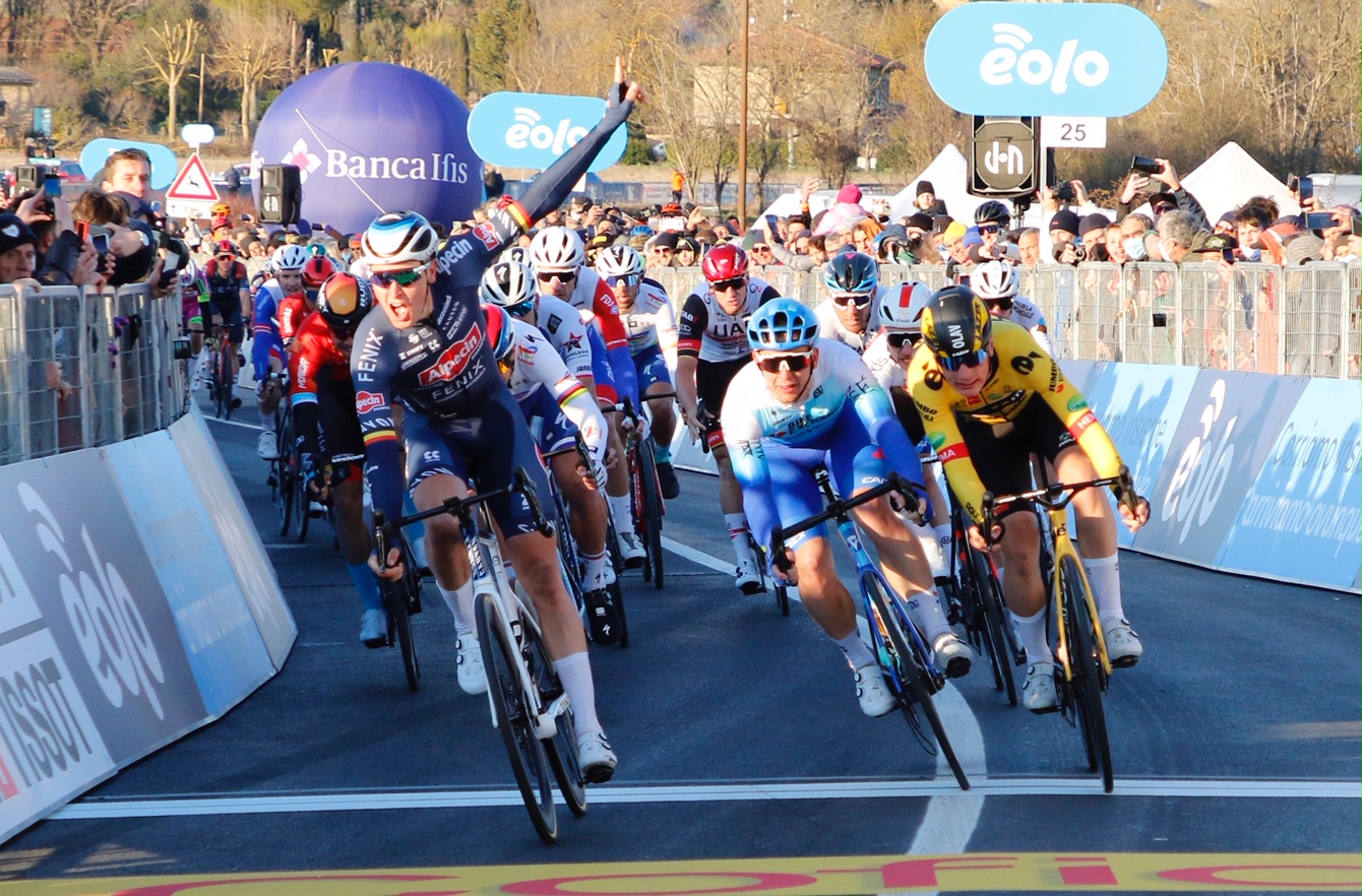 Tim Merlier vince la seconda tappa della Tirreno-Adriatico 2022 (foto Photobicicialotto)