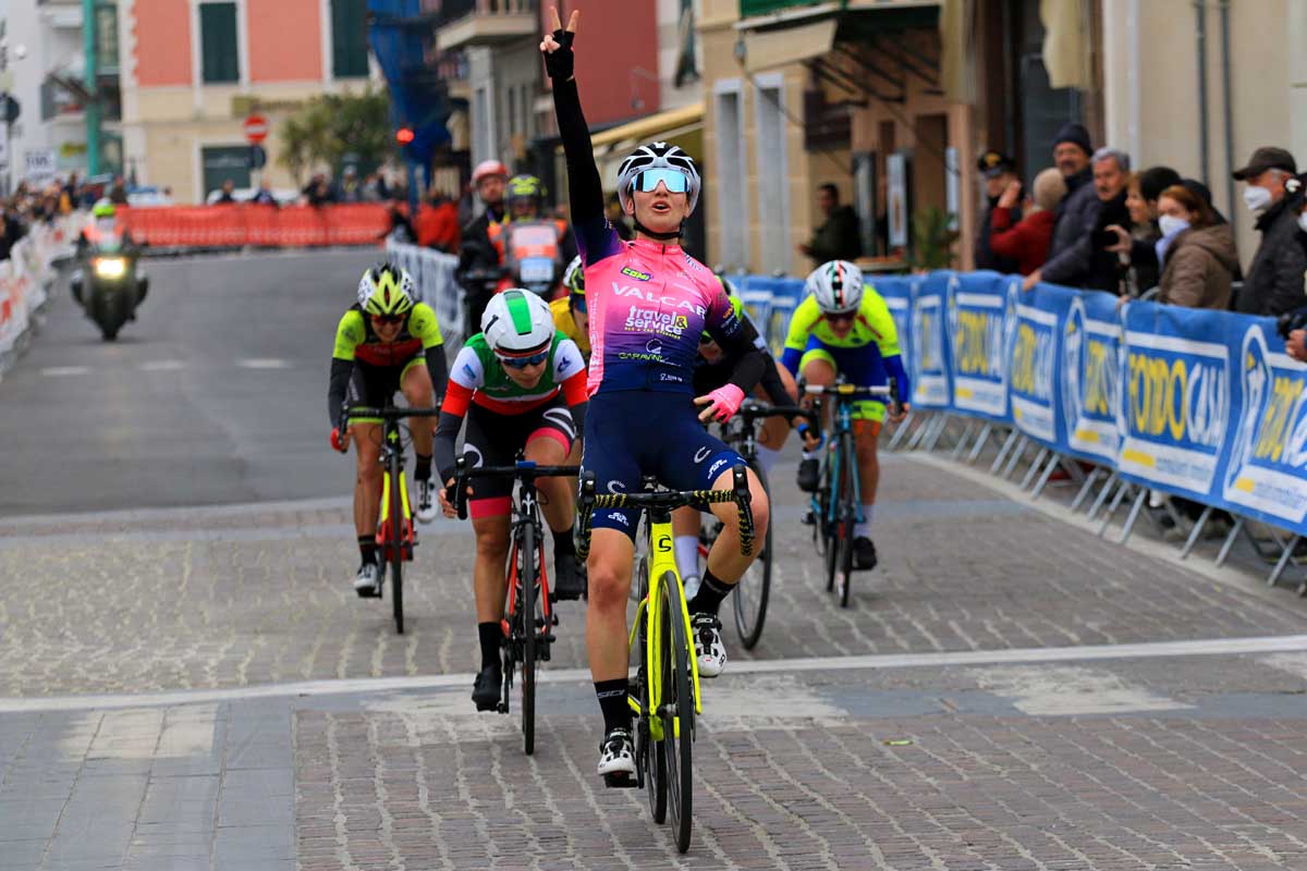 Francesca Pellegrini vince il Trofeo Città di Ceriale (foto F. Ossola)