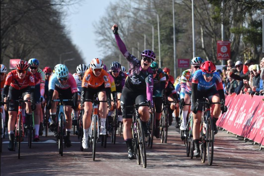 Rachele Barbieri batte Martina Fidanza nell'ultima tappa del Bloeizone Fryslan Tour