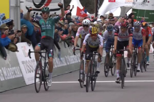 Sergio Higuita e Aleksandr Vlasov, doppietta della Bora nella quarta tappa del Tour de Rmandie 2022