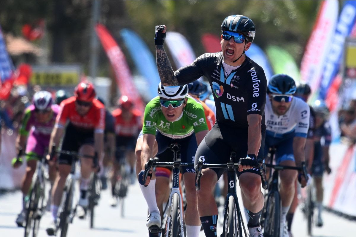 Sam Welsford vince la quinta tappa del Giro di Turchia 2022 (foto Cor Vos)