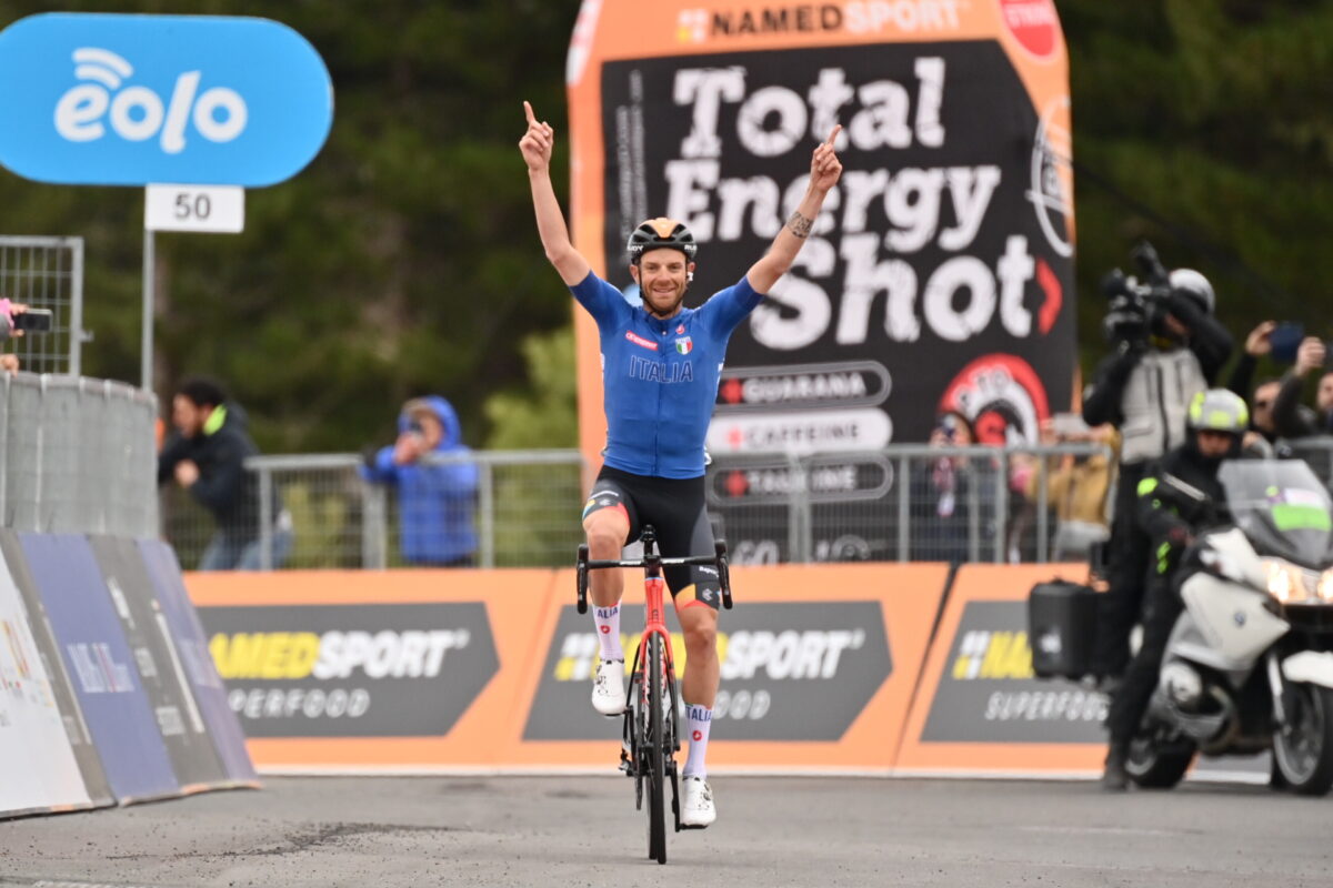 Damiano Caruso esulta sull'Etna e fa suo il Giro di Sicilia - Credit LaPresse