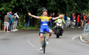Simone Zanini vince la Fagnano Olona - Brinzio (foto Rodella)