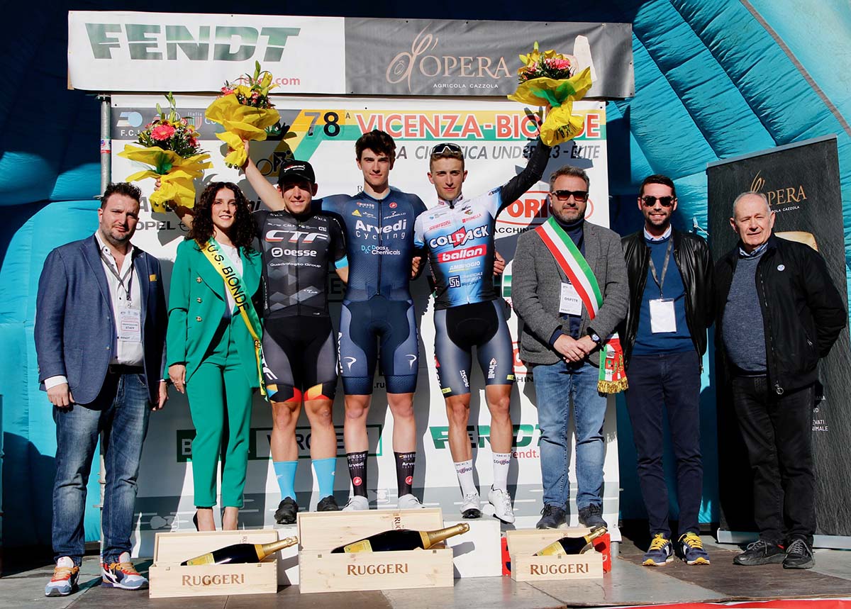 Il podio della Vicenza-Bionde 2022 (foto Photobicicailotto)