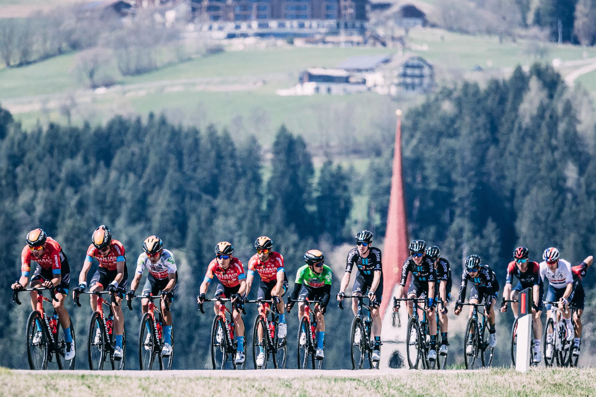 Tornanti_cc-Tour of the alps-ST03-20220420-124211-7375F(0) tour of the alps