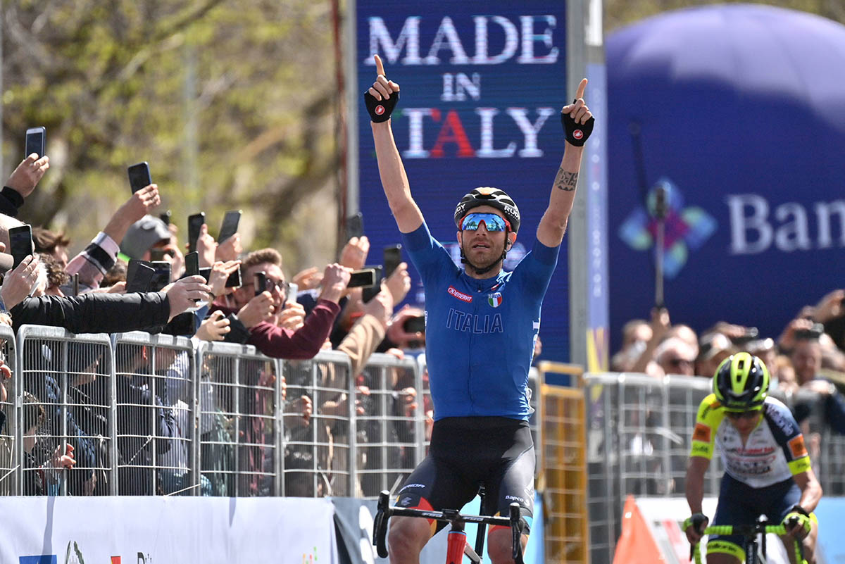 Damiano Caruso vince la seconda tappa del Giro di Sicilia 2022 (foto La Presse)