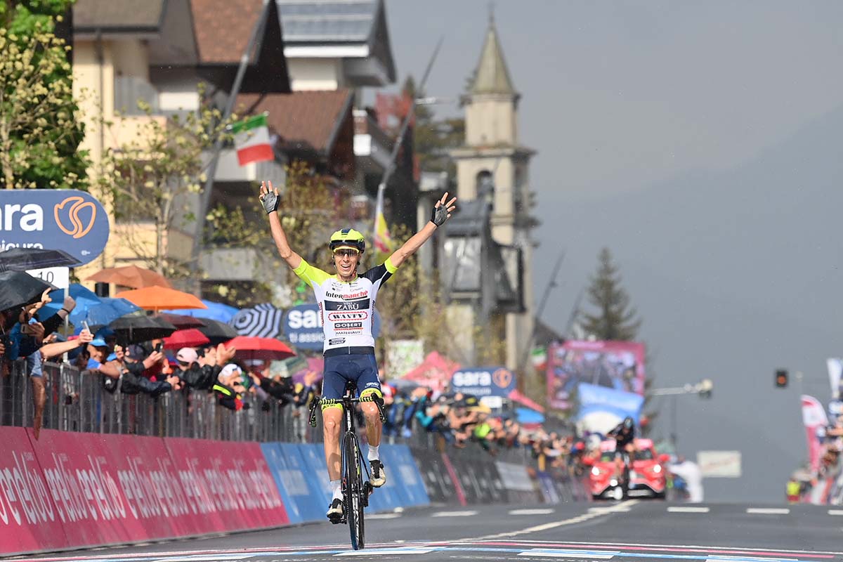 Jan Hirt vince la tappa 16 del Giro d'Italia 2022 (foto La Presse)