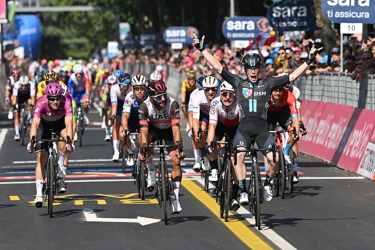 Alberto Dainese vince l'undicesima tappa del Giro d'Italia 2022 (foto La Presse)