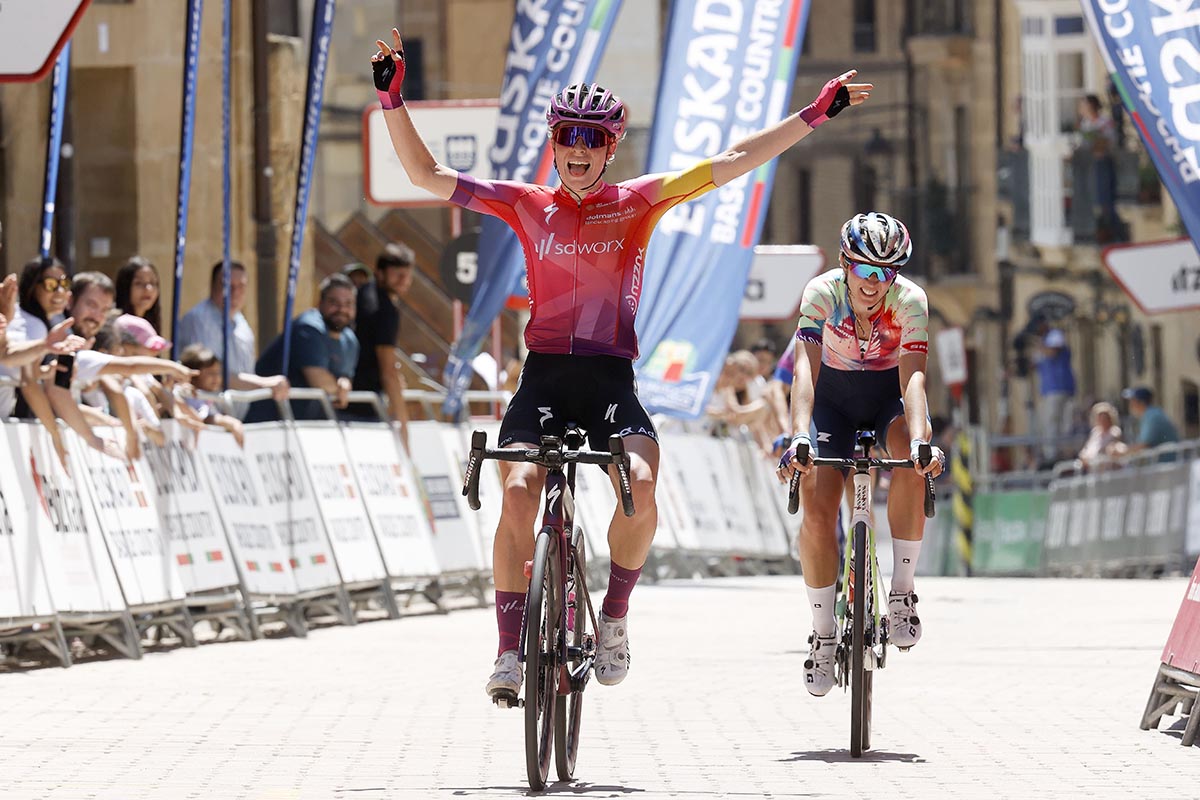 Demi Vollering vince la prima tappa dell'Itzulia Women (foto Sprint Cycling Agency)