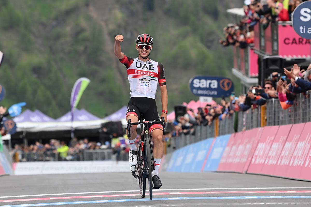 Alessandro Covi vince la tappa 20 del Giro d'Italia 2022 (foto La Presse)
