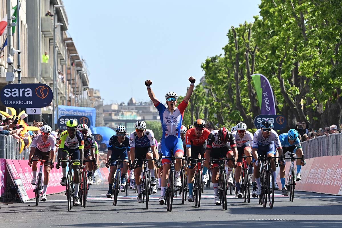 Arnaud Demare vince la quinta tappa del Giro d'Italia 2022 (foto La Presse)