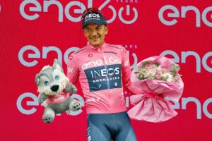Richard Carapaz ancora in Maglia Rosa (foto Photobicicailotto)