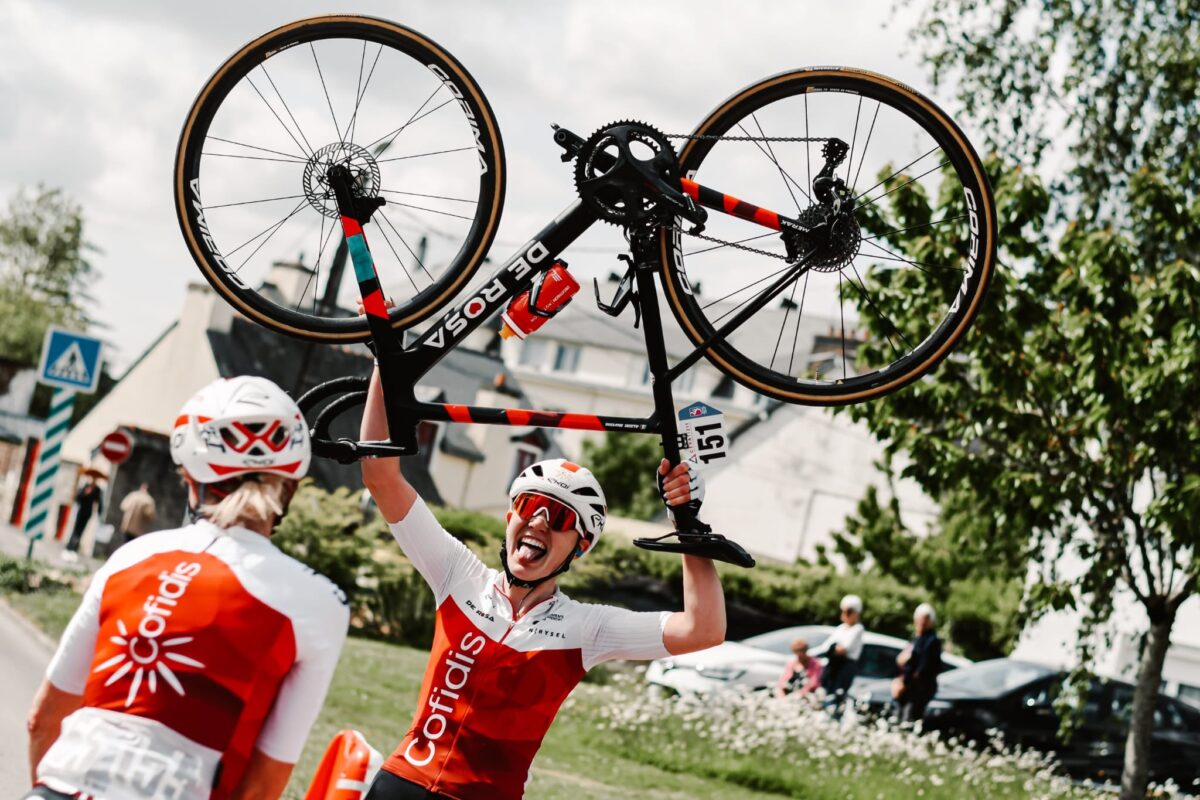 Martina Alzini vince la quarta tappa del Bretagne Ladies Tour 2022 (foto Mathilde L'Azou / team Cofidis)