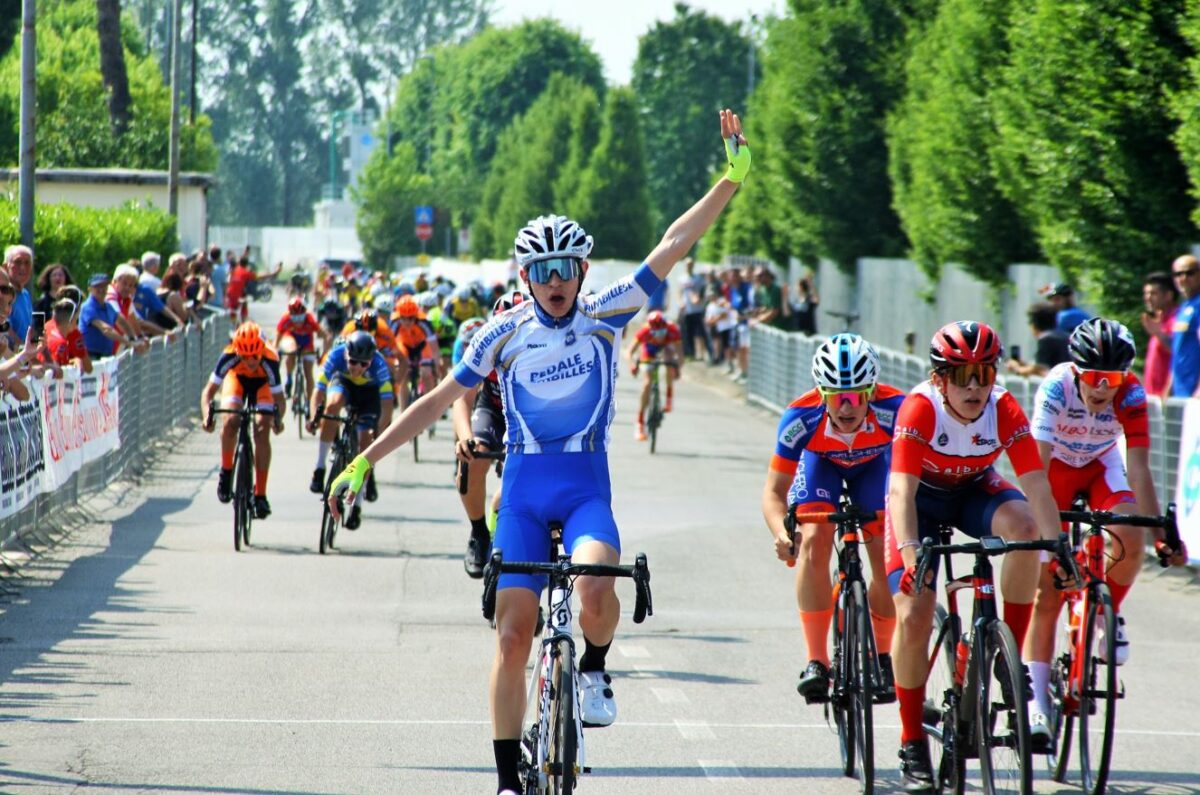 Cristian Mazzoleni vince la gara Esordienti 2° anno a Pessano con Bornago (foto Berry)