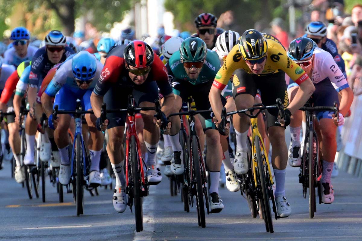 Olav Kooij batte Elia Viviani nella prima tappa del Giro d'Ungheria 2022 (foto SprintCyclingAgency)