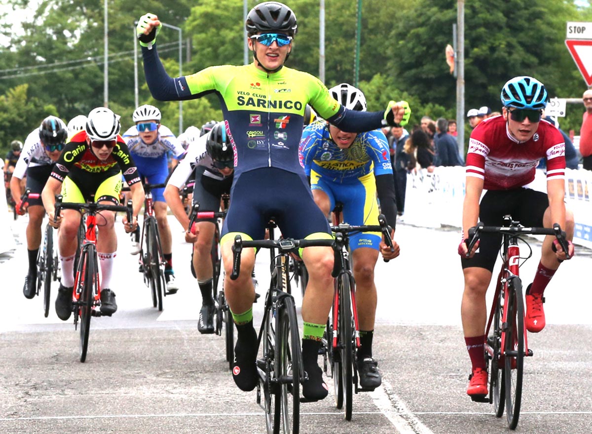 Andrea Rinaldi vince a Telgate (foto Rodella)
