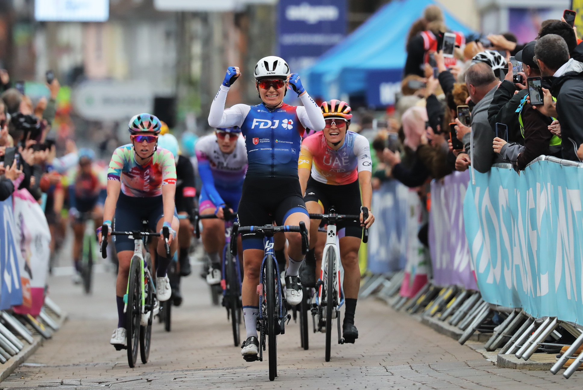 Clara Capponi batte Sofia Bertizzolo nella prima tappa del Women's Tour 2022