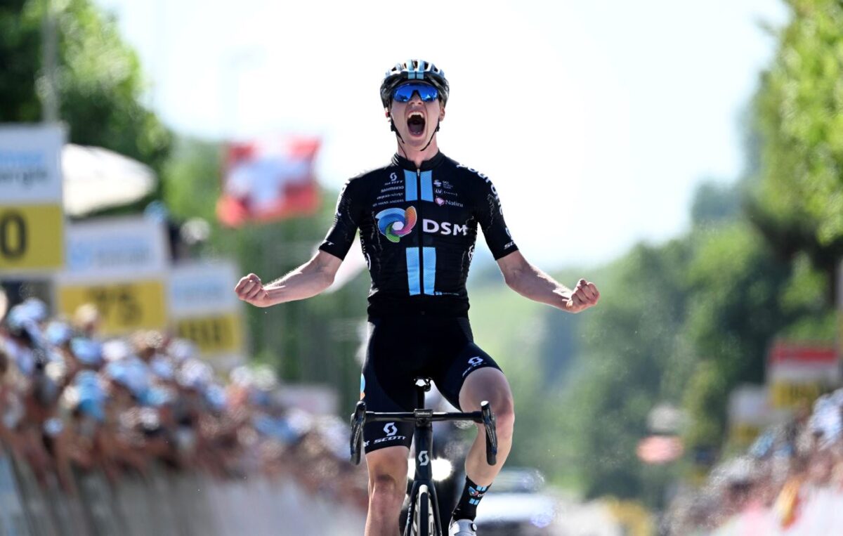Andreas Leknessund vince la seconda tappa del Tour de Suisse 2022
