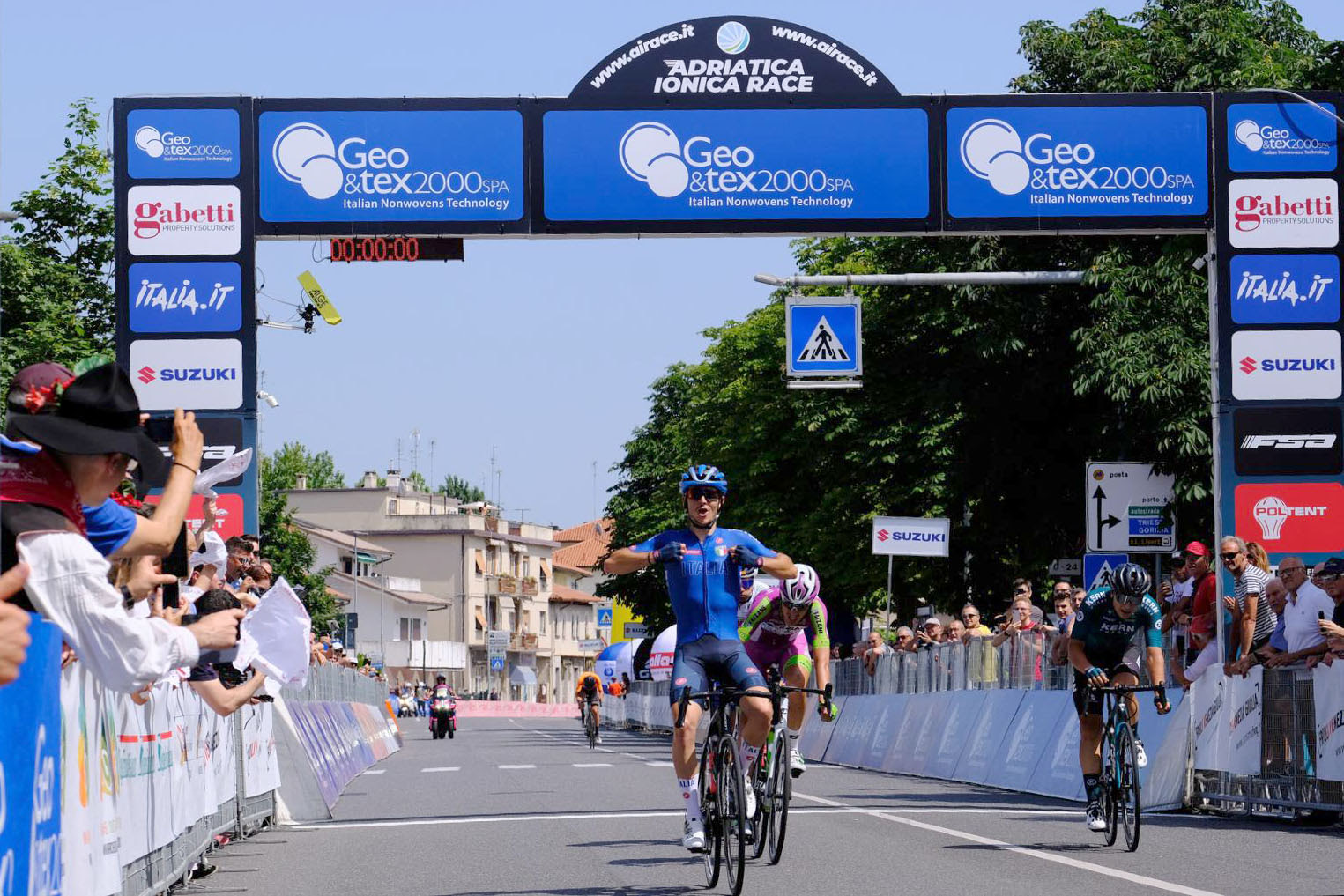 Christian Scaroni vince la prima tappa dell'Adriatica Ionica Race 2022