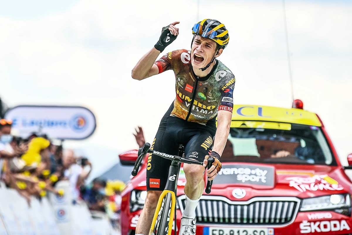 Jonas Vingegaard vince l'uncidecima tappa del Tour de France 2022 (foto A.S.O. - Charly Lopez)