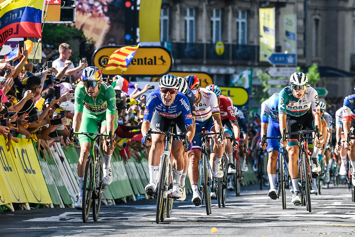 Jasper Philipsen vince la tappa 15 del Tour de France 2022 (foto A.S.O. / Charly Lopez)