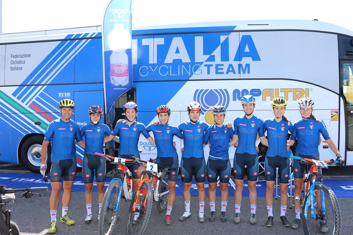La nazionale azzurra ad Anadia, argento nel Team Relay (fonte Federciclismo)