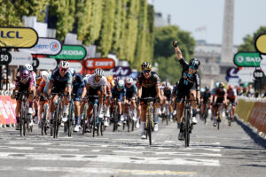 Lorena Wiebes vince a Parigi - credit A.S.O. _ Fabien Boukla