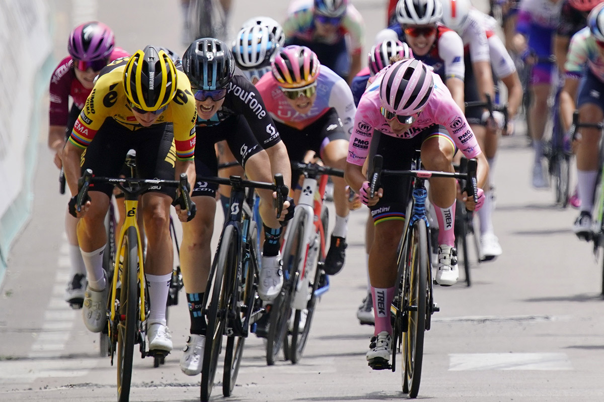 Marianne Vos (Jumbo Visma) vince la tappa di Olbia del Giro Donne - credit sprintcyclingagency