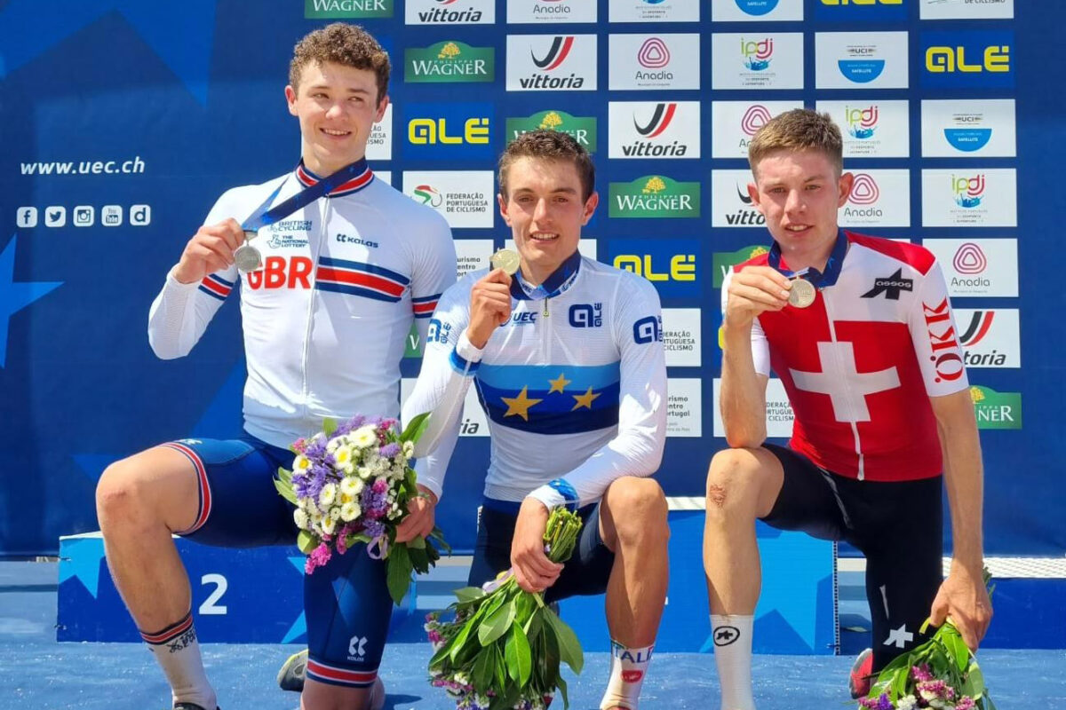 Simone Avondetto sul podio del campionato Europeo - credit Fci