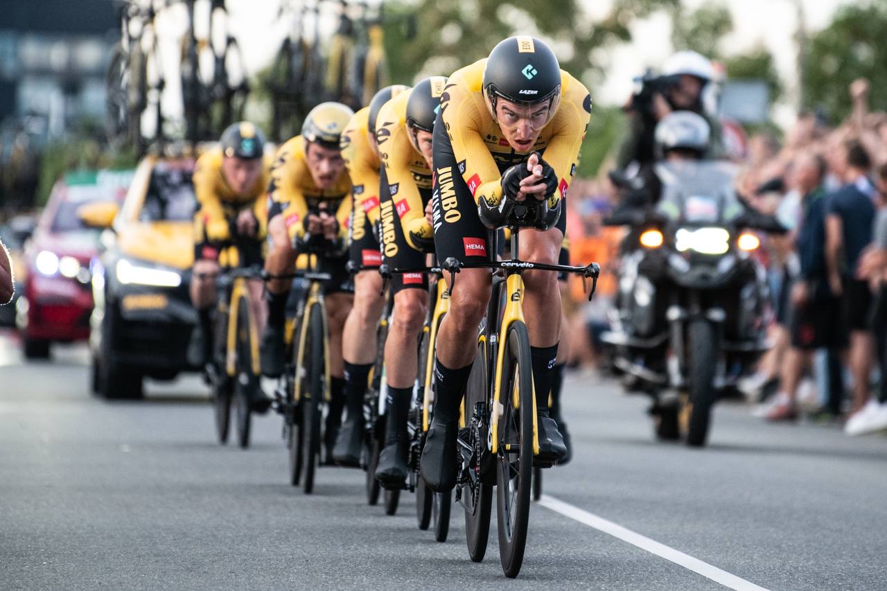 La Jumbo Visma vince la cronosquadre di apertura della Vuelta 2022 (foto Unipublic/Charly Lopez)