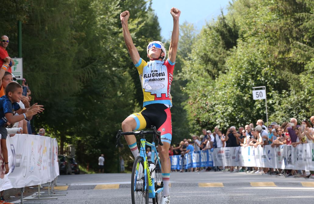 Leonardo Vesco vince la Pian Camuno - Monte Campione 2022 (foto Rodella)