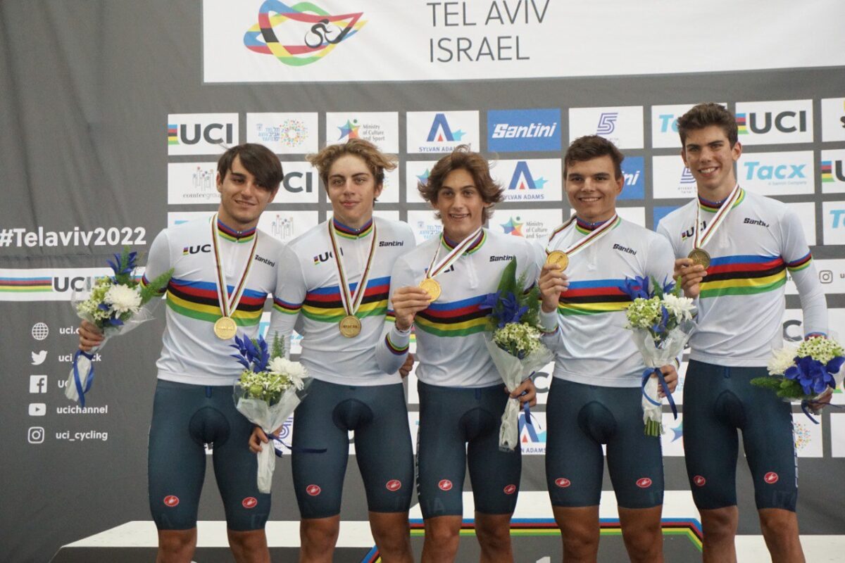 Quartetto Juniores medaglia d'oro al Mondiale Pista Juniores 2022 a Tel Aviv