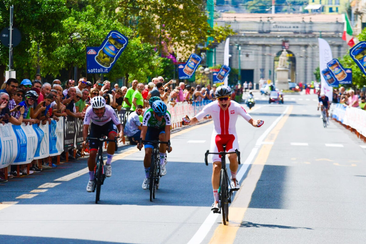 Michal Zelazowski vince la prima tappa del Giro della Lunigiana (foto Roberto Fruzzetti / Ciclismoblog)