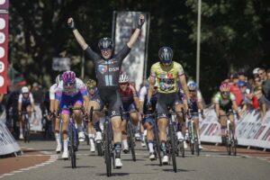 Charlotte Kool vince la terza tappa del Simac Ladies Tour 2022 (foto Cor Vos)