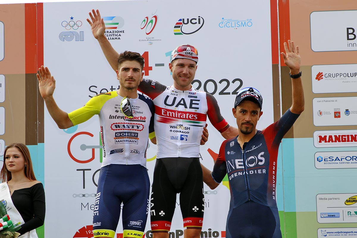Il podio del Giro della Toscana 2022 (foto Photobicicailotto)