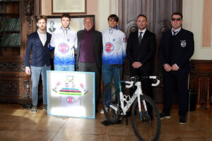 Work Service Speedy Bike celebra la maglia iridata di Andrea Raccagni Noviero - credit photors