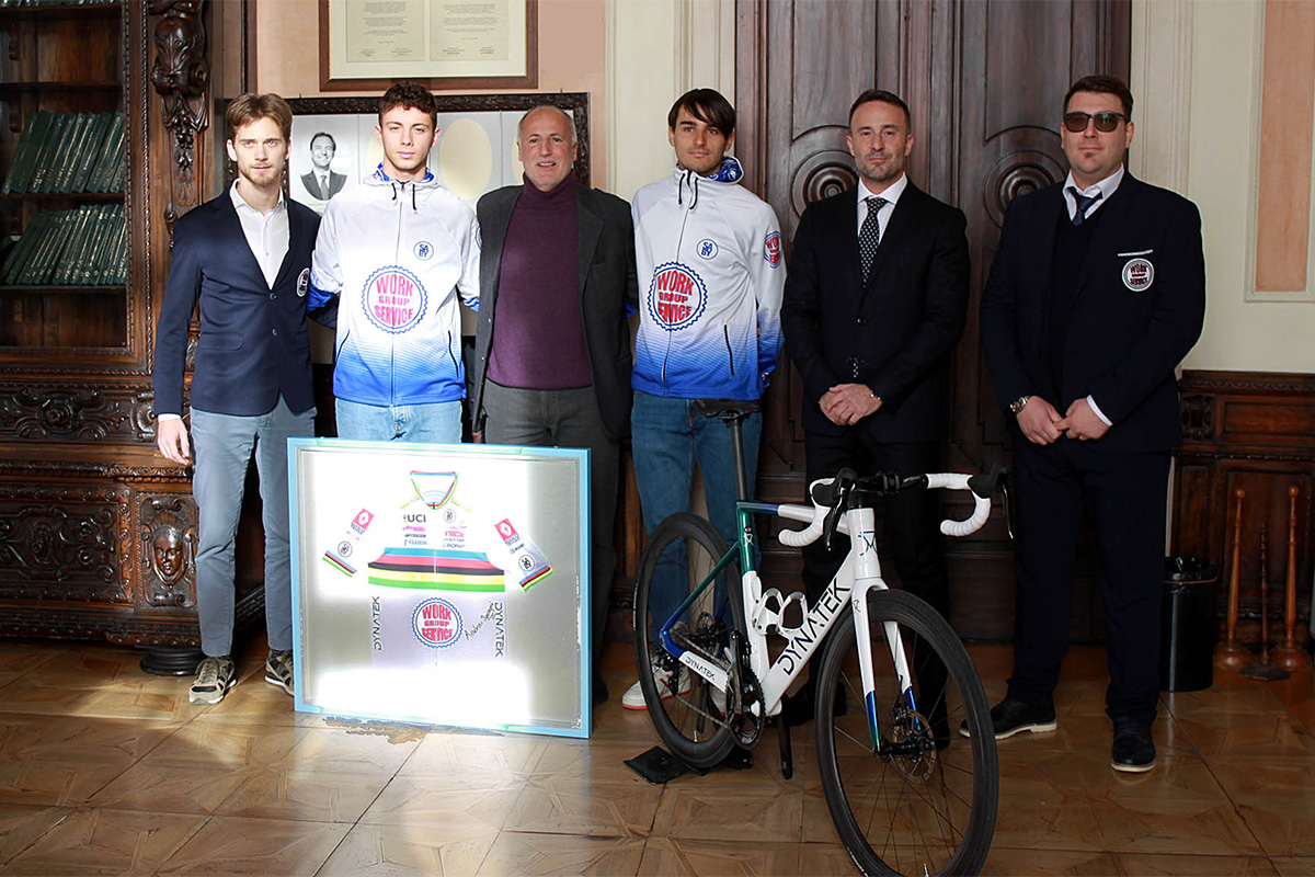 Work Service Speedy Bike celebra la maglia iridata di Andrea Raccagni Noviero - credit photors