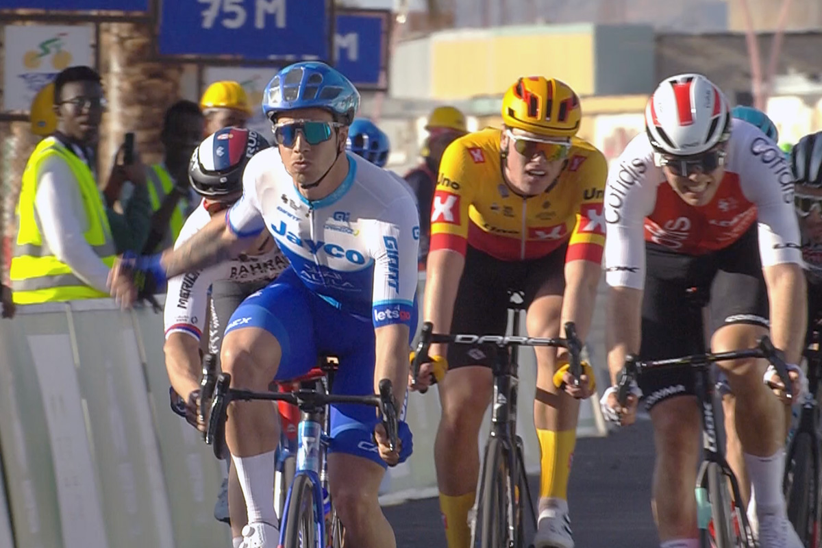 Dylan Groenewegen vince la prima tappa del Saudi Tour