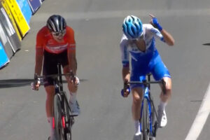 Simon Yates batte Jay Vine a Mount Lofty