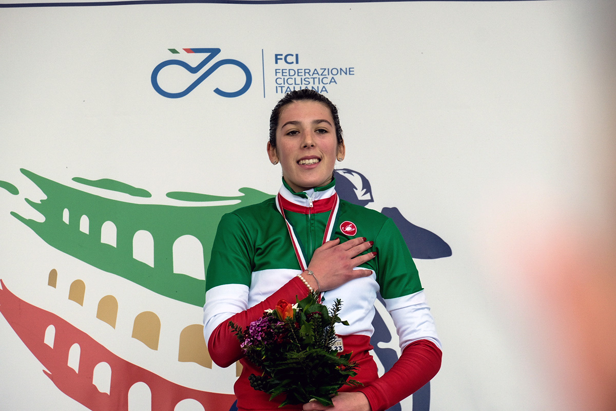 Valentina Corvi, Trinx Factory Team, sul gradino più alto del podio ai Campionati italiani ciclocross 2023 - credit Lisa Paletti