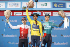 podio Giro dei Paesi Baschi 2022 - credit sprintcycling-Luis-Gómez