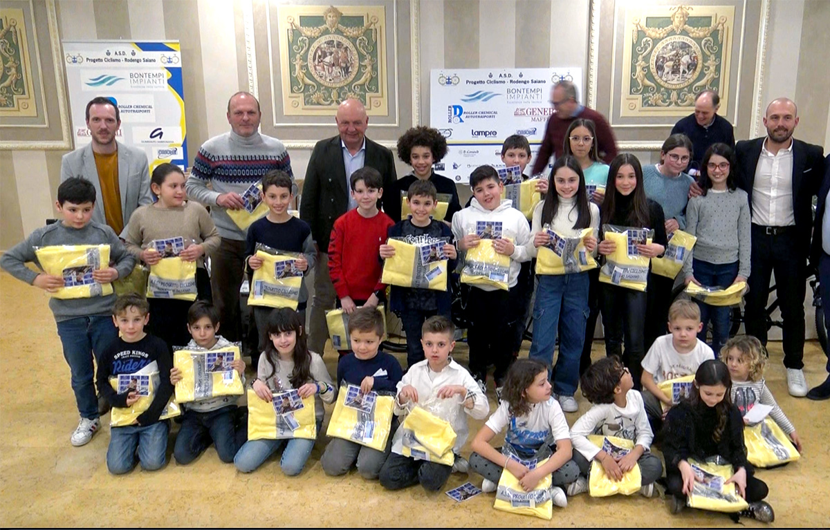 I Giovanissimi della Progetto Ciclismo Rodengo Saiano con Sonny Colbrelli