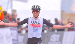 Tadej Pogacar vince la prima tappa della Vuelta a Andalucia