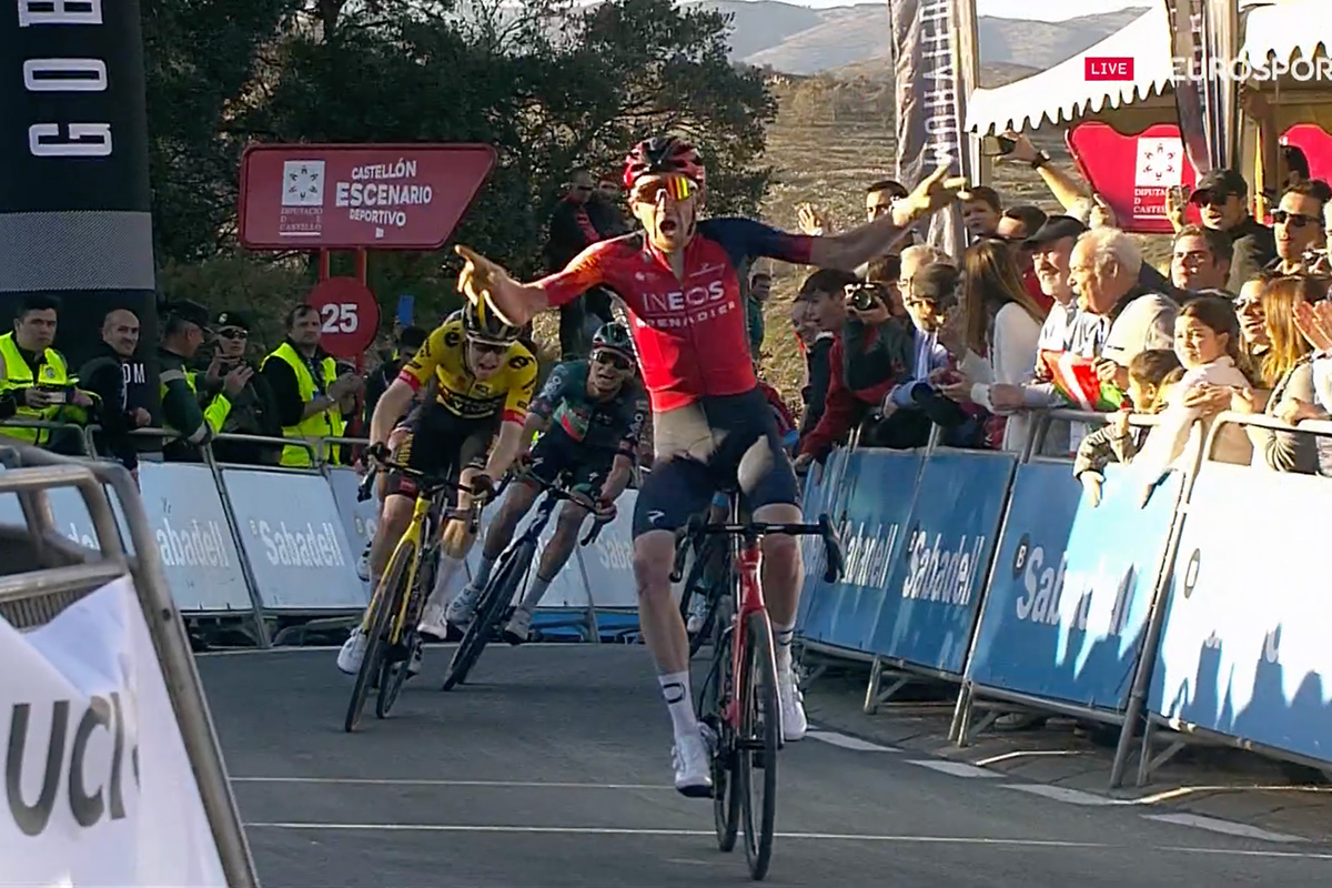 Tao Geoghegan Hart vince all'Alto de la Cueva Santa